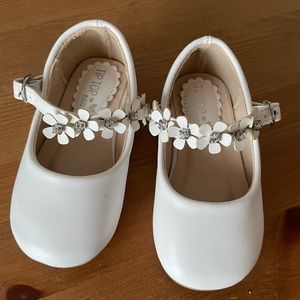 Baby/Toddler white dress shoes with flowers